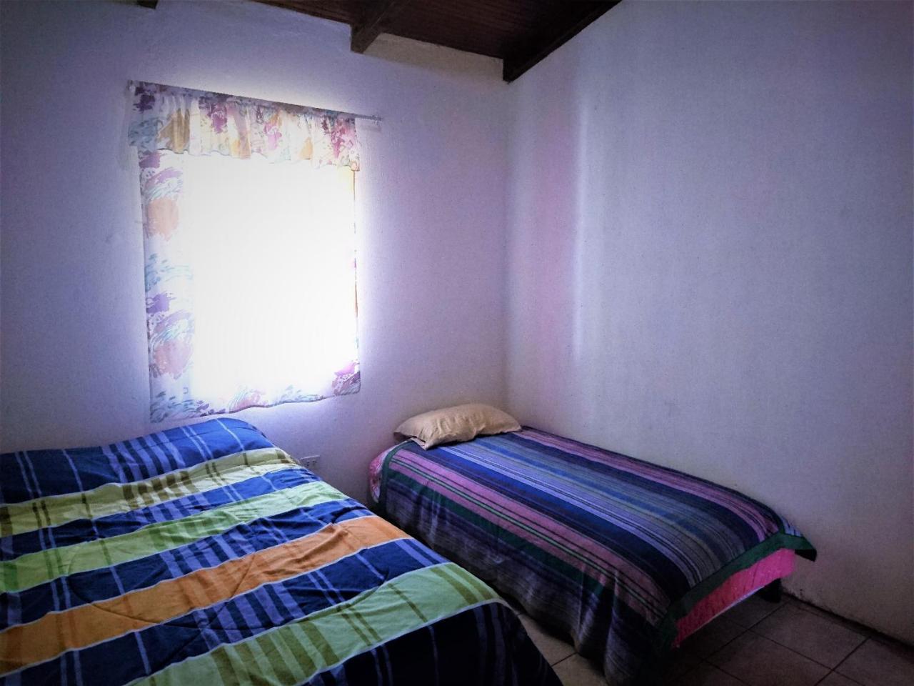 Pink House Hostel San Lucas Toliman Exterior photo