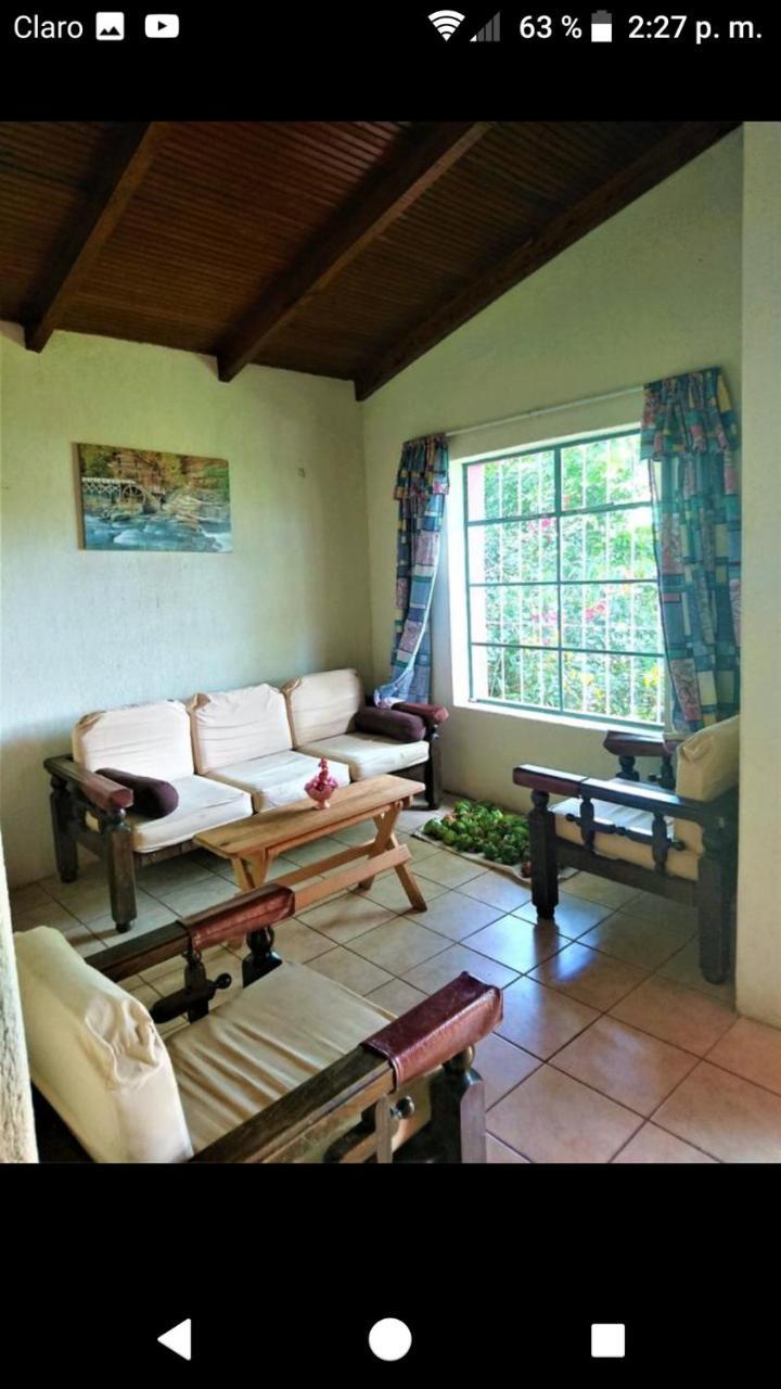 Pink House Hostel San Lucas Toliman Exterior photo