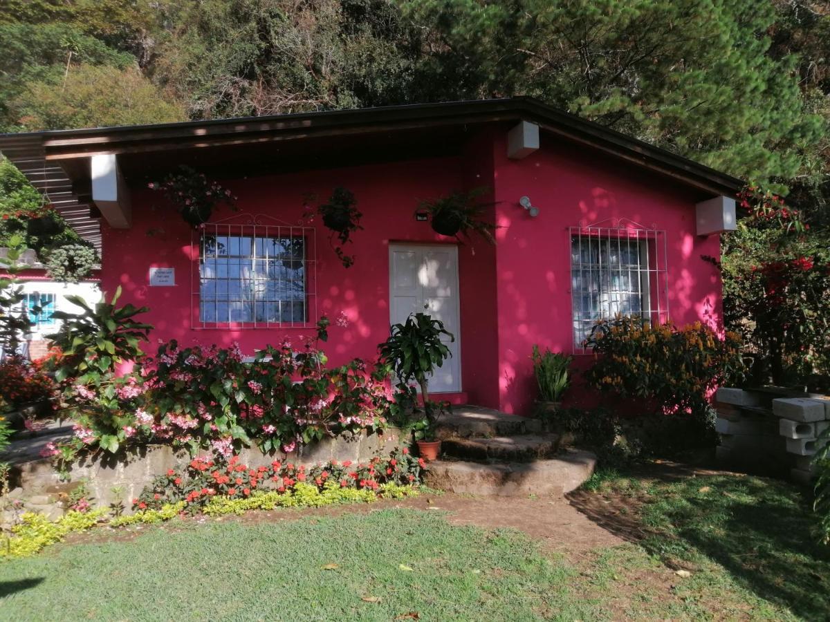 Pink House Hostel San Lucas Toliman Exterior photo